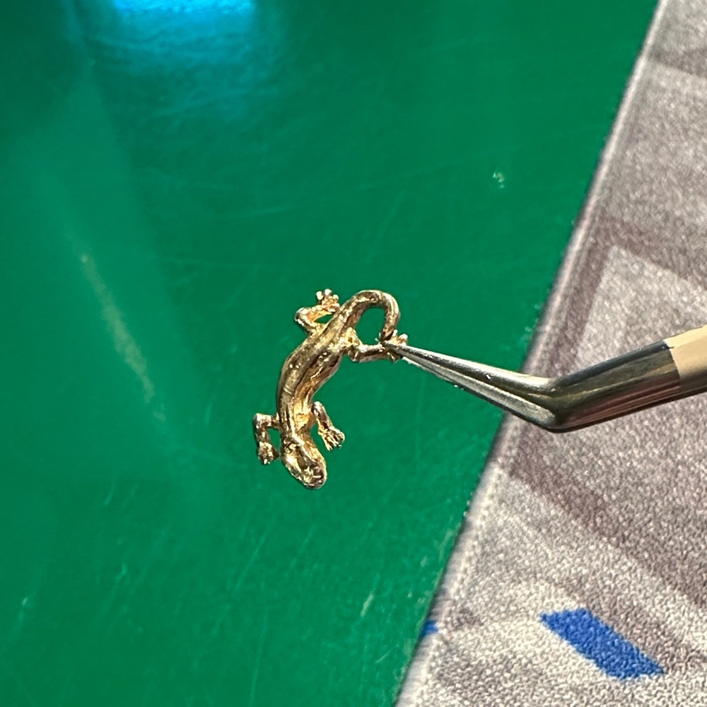 Solid 9k gold lizard charm